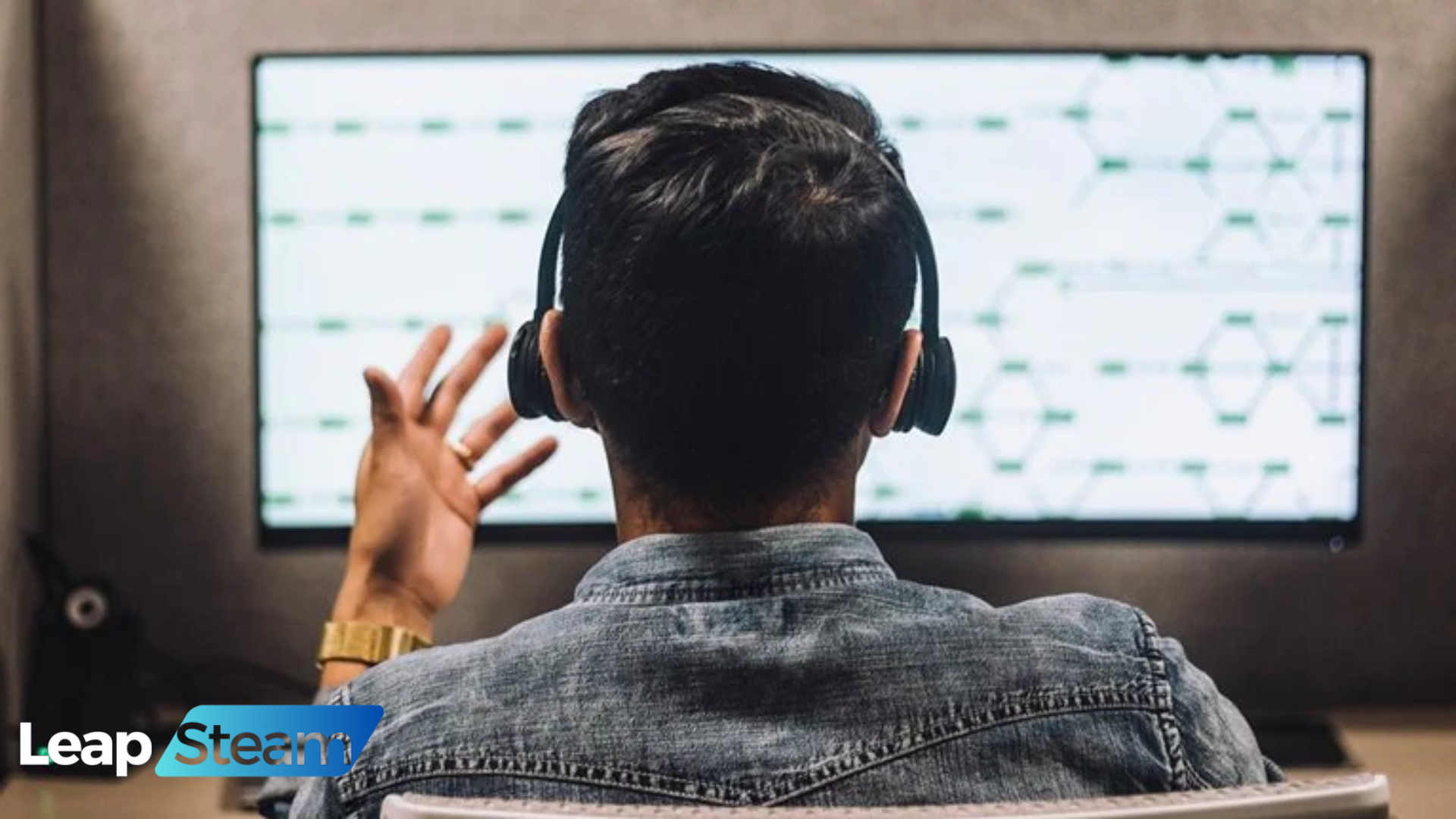 The Human Advantage in Upselling and Strategic Cross Selling