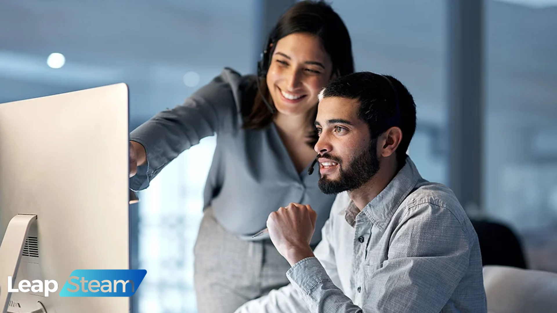 Why Do Customer Service Skills Beat AI in Software Triage ?